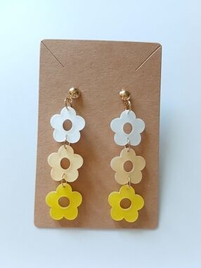 Fashion Jewelry Triple Flower Drop Earrings in White, Cream & Yellow